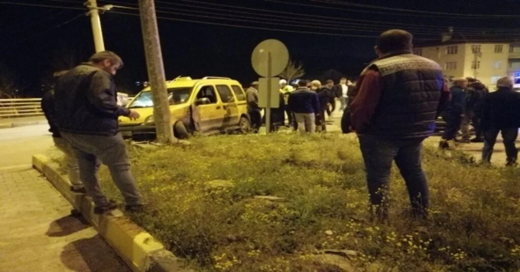 Ticari Taksi İle Otomobil Çarpıştı : 1  Ağır Yaralı