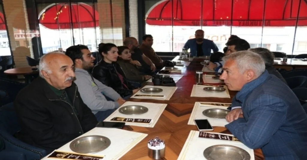 Tiyatronun Duayen İsimleri Vana Geliyor