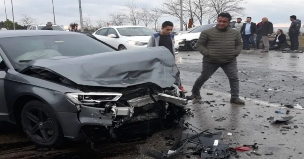 Trabzonsporlu Oyuncu Hüseyin Türkmen Kaza Yaptı