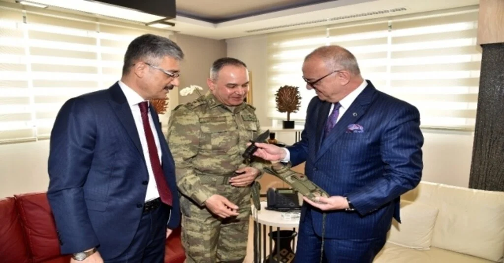 Tugay Komutanı Ve Emniyet Müdüründen Başkan Ergüne Tebrik