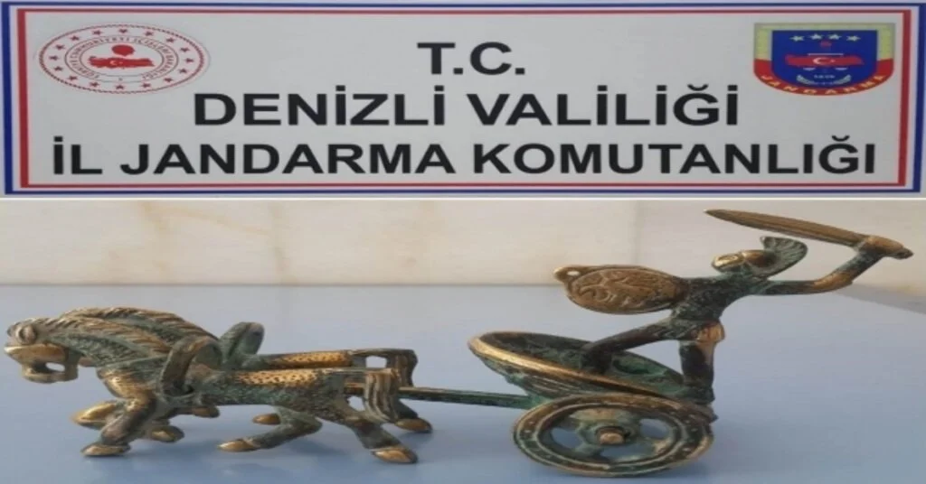 Tunçtan Yapılmış Gladyatör Figürlü At Arabası Heykeli Ele Geçirildi