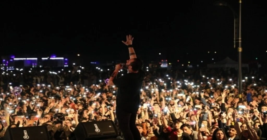 Türk Rock Grubu Pera Öğrencileri Coşturdu