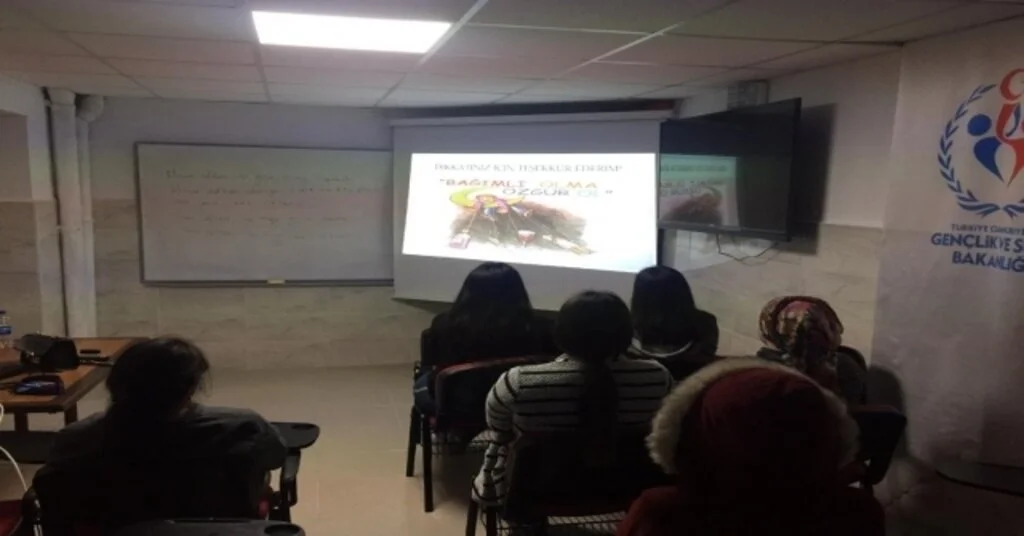 Üniversite Öğrencilerine Bağımlılıkla Mücadele Kursu