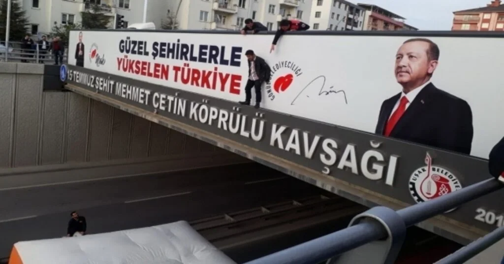 Uşakta Bunalıma Giren Genç Köprüden Atlamak İstedi