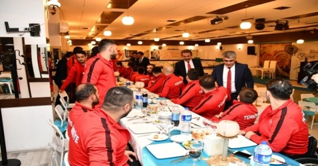 Vali Gürel Tsb Milli Takımı İle Yemekte Bir Araya Geldi