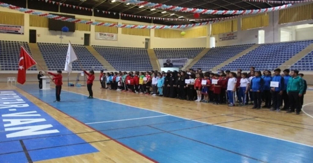 Vanda “Yıldızlar Badminton Grup Müsabakaları” Başladı