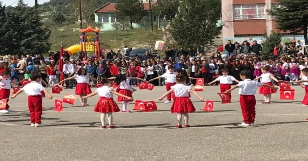 Vezirhanda 23 Nisan Coşkusu