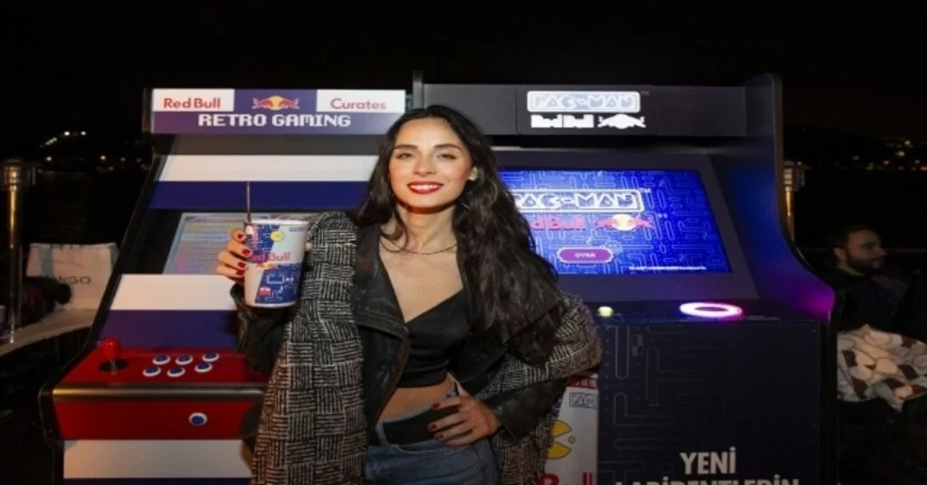 Yasemin Yürük, İlayda Akdoğan Ve Cemrehan Karakaş Teknede Retro Oyunlarla Eğlendi