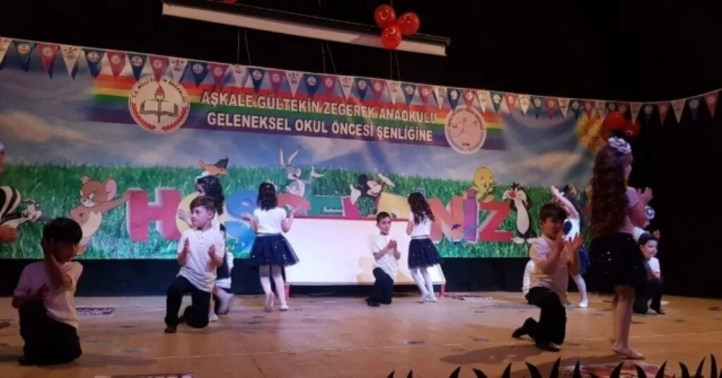 Yılsonu Gösterileri İle Minikler Büyüledi