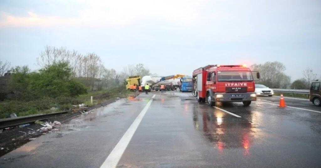 Yolcu Otobüsü Devrildi: 30 Yaralı