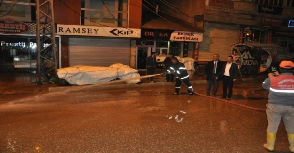 Yüksekova Belediyesinden Gece Mesaisi