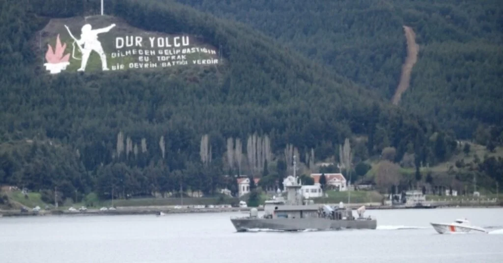 Yunan Savaş Gemisi Çanakkale Boğazından Geçti