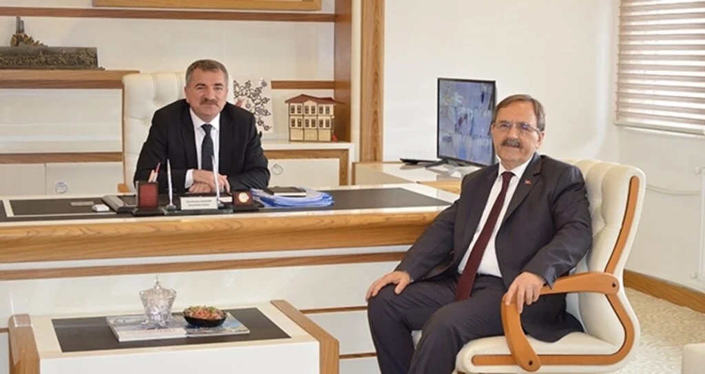 Zihni Şahin'den tebrik ziyareti 
