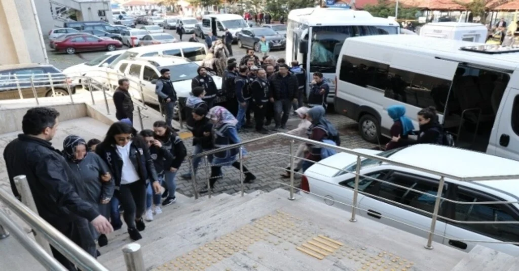 Zonguldakta Fetö/pdy Soruşturması Kapsamında 18 Kişi Tutuklandı