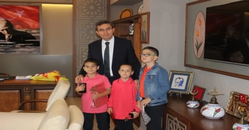 1. Akıl Ve Zeka Oyunları Öğrencileri Kaymakamı Ziyâret Etti