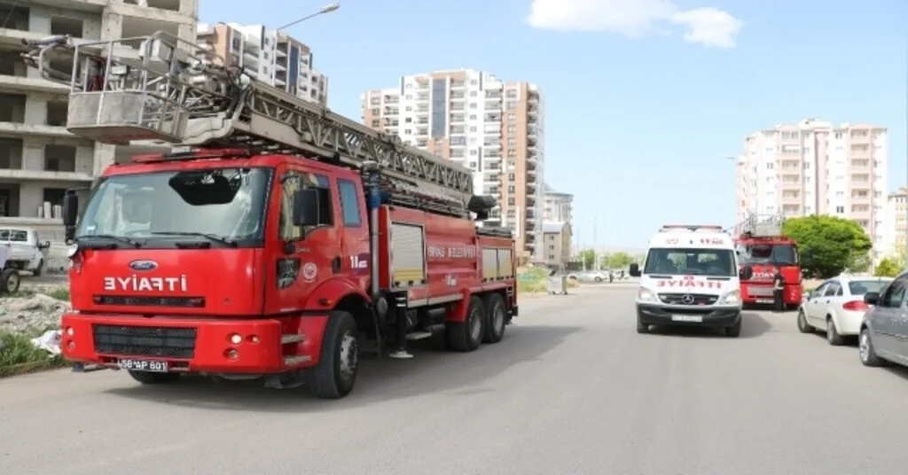 15 Katlı İnşaatın Çatısında Yangın Çıktı