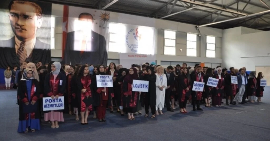 60Lık Öğrenci Yüksekokulu Dereceyle Bitirdi