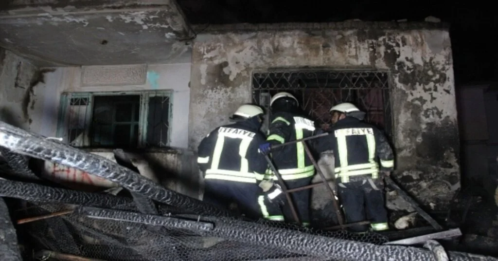 8 Kişilik Afgan Ailenin Kaldığı Evde Çıkan Yangın Korkuttu