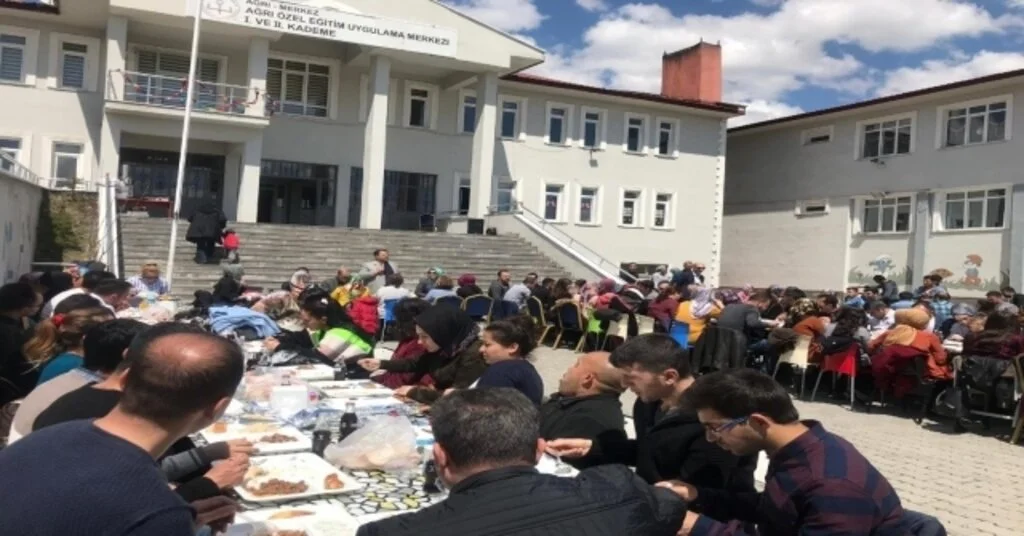 Ağrıda Aday Öğretmenlerle Yemekte Biraraya  Gelindi