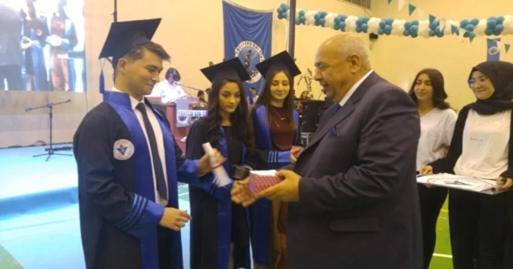 Ayfer-Ceylan Emet Fen Lisesinde Mezuniyet Coşkusu