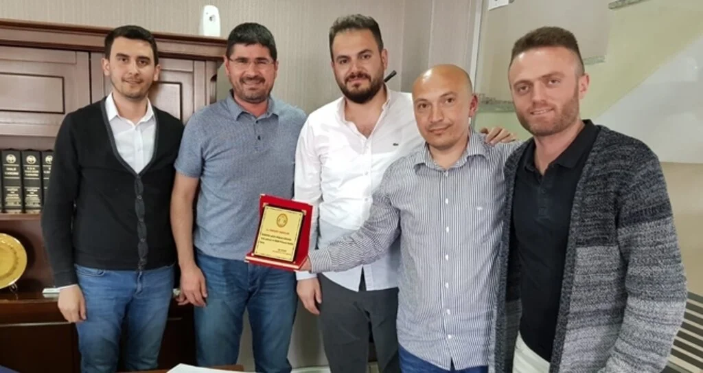 Bafra Mevlanaspor'dan Pak Un'a Plaket