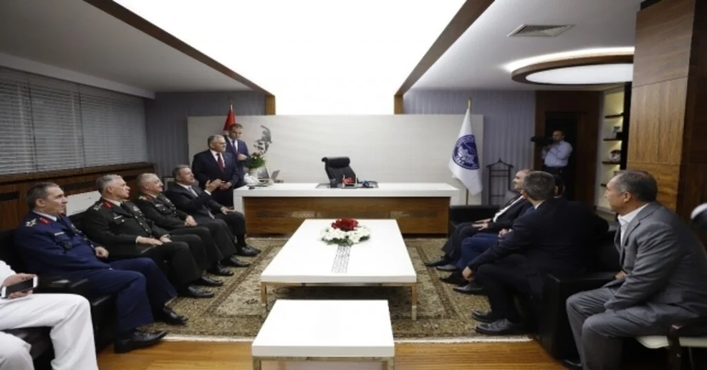 Bakan Akar, Komuta Kademesi İle Büyükşehirde
