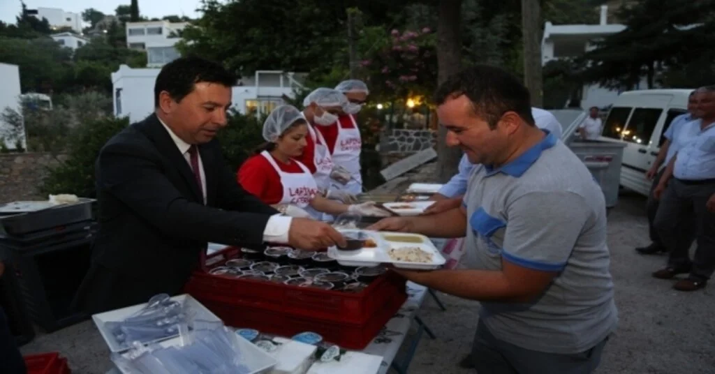 Başkan Aras, İftarı Yakaköy Sakinleriyle Yaptı