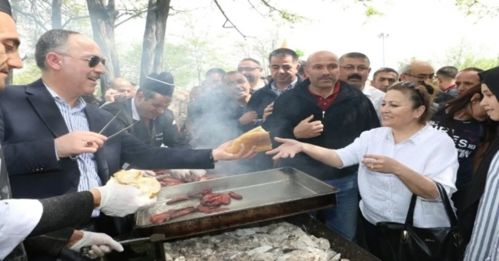 Başkan Saygılıdan İşçilere Sucuk-Ekmek