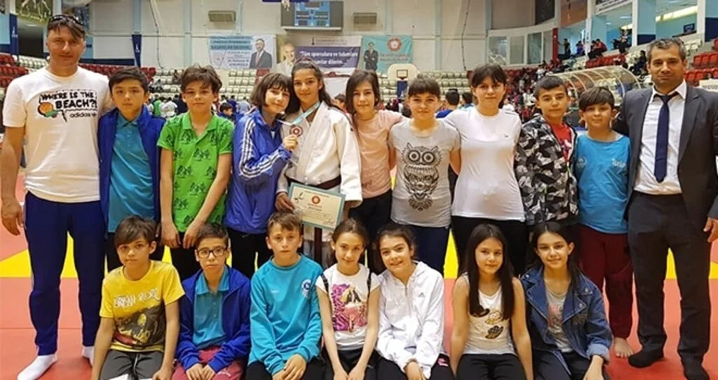 Berre Temur Türkiye Üçüncüsü