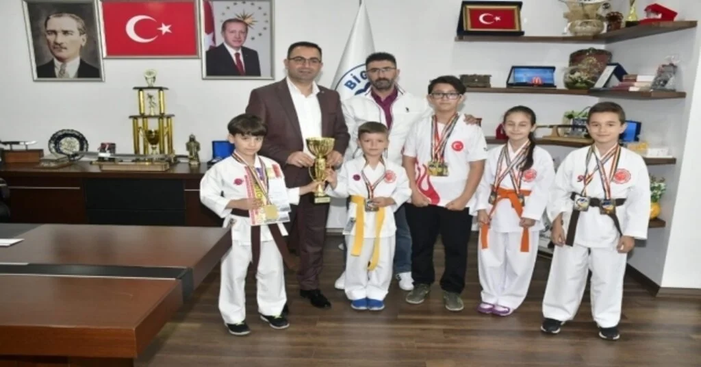 Biga Belediyesi Karate Okulu Sporcularının Madalya Gururu