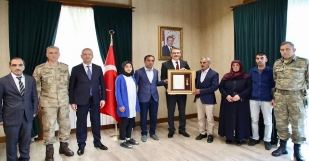 Bingölde Şehit Ailelerine Devlet Övünç Madalyası