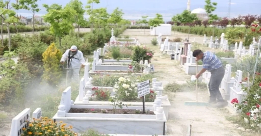 Burdurda Mezarlıklara Bayram Bakımı