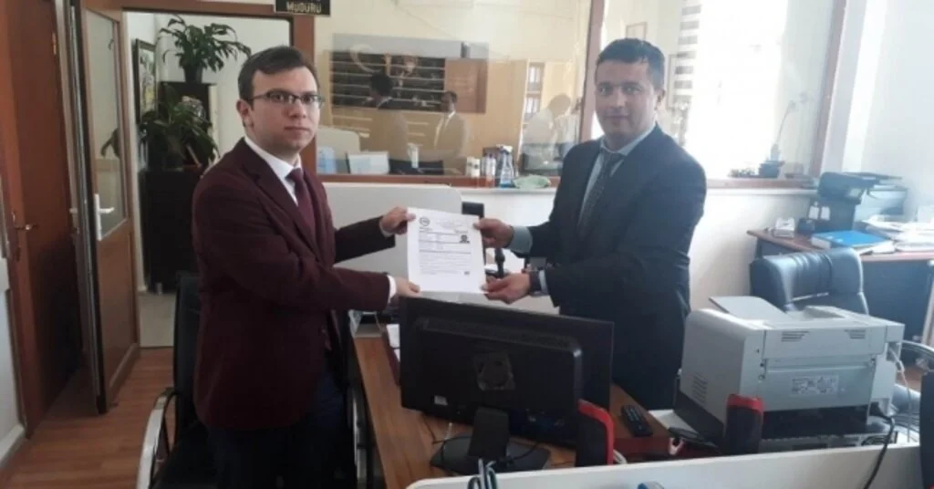 Çavdarhisarda Pasaport Ve Ehliyet İşlemleri