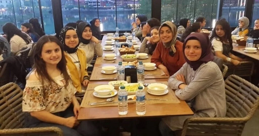 Çaykarada Eğitim Gören Öğrenciler Uzungölde İftarda Buluştu