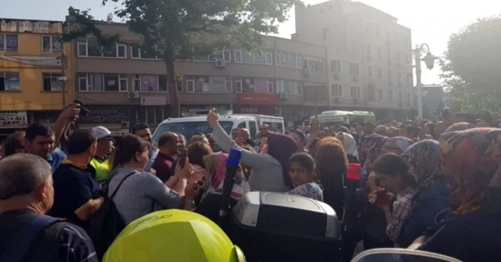 Cenaze Aracına Selfie Engeli