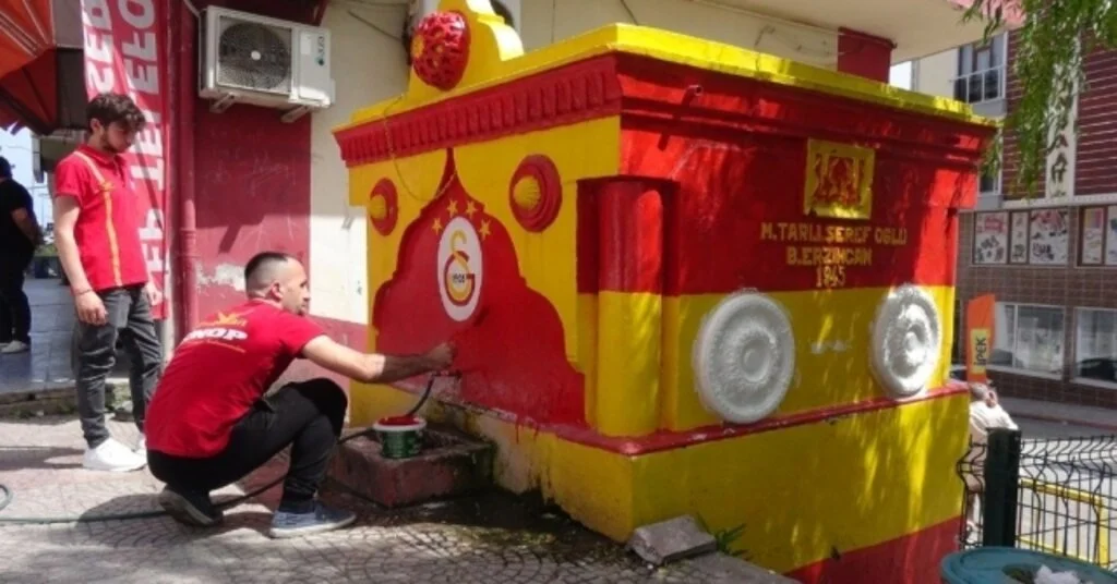 Çeşmeler Sarı-Kırmızıya Boyandı