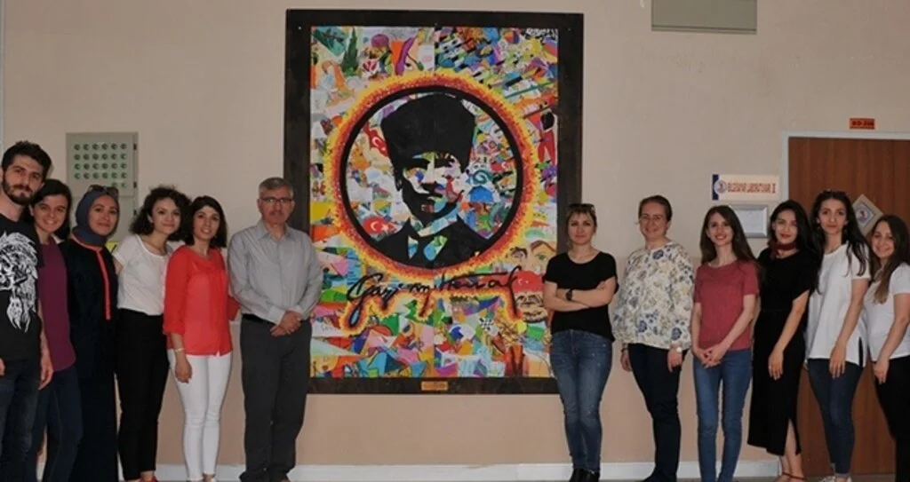 Çocukların dünyası 'Atatürk' panosu oldu