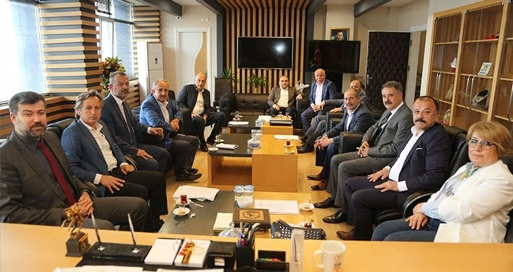 Cumhur İttifakı'ndan CHP'li Atakum Belediye Başkanı Cemil Deveci'ye ziyaret 