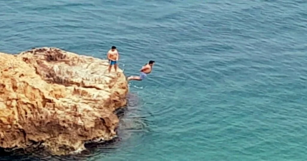 Denizde Kelepçeli Ölüm Oyunu