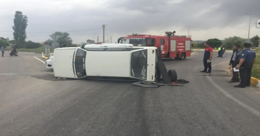 Denizlide Trafik Kazası: 3 Yaralı