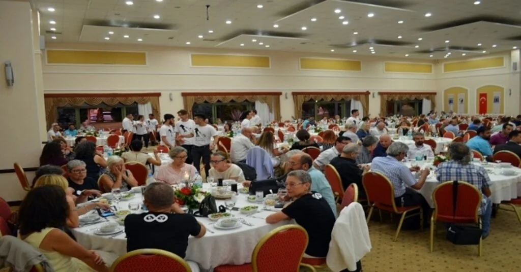 Didimde Sokak Hayvanlarına Ambulans Alımı İçin İftar Düzenlendi