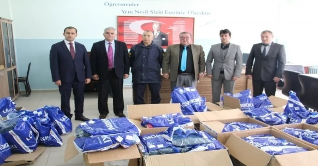 Dumlupınarda Öğrencilere Giyim Yardımı