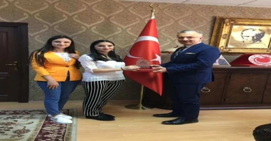 Dünya Ahıska Türkleri Birliği Öğrencilerinden Prof. Dr. Akına Plaket