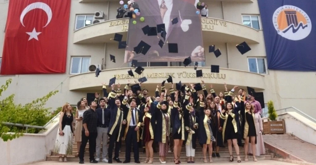 Erdemli Utiyoda 110 Öğrenci Mezun Oldu