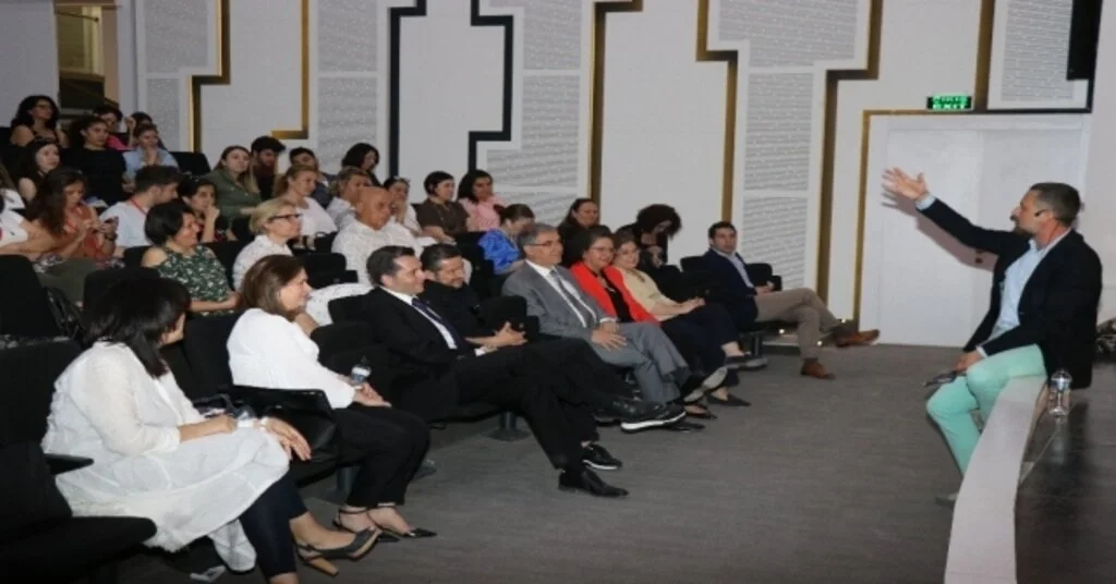 Genç Tasarımcılar Deri, Tekstil Ve Konfeksiyon Sektörleri İle Buluştu
