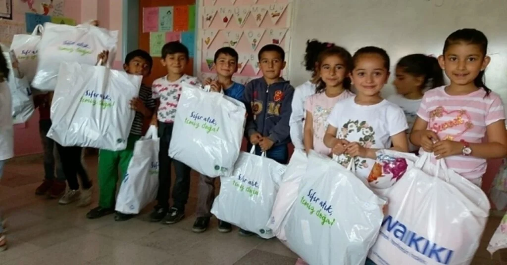 Gercüşte 5 Bin Öğrenciye Giysi Yardımı