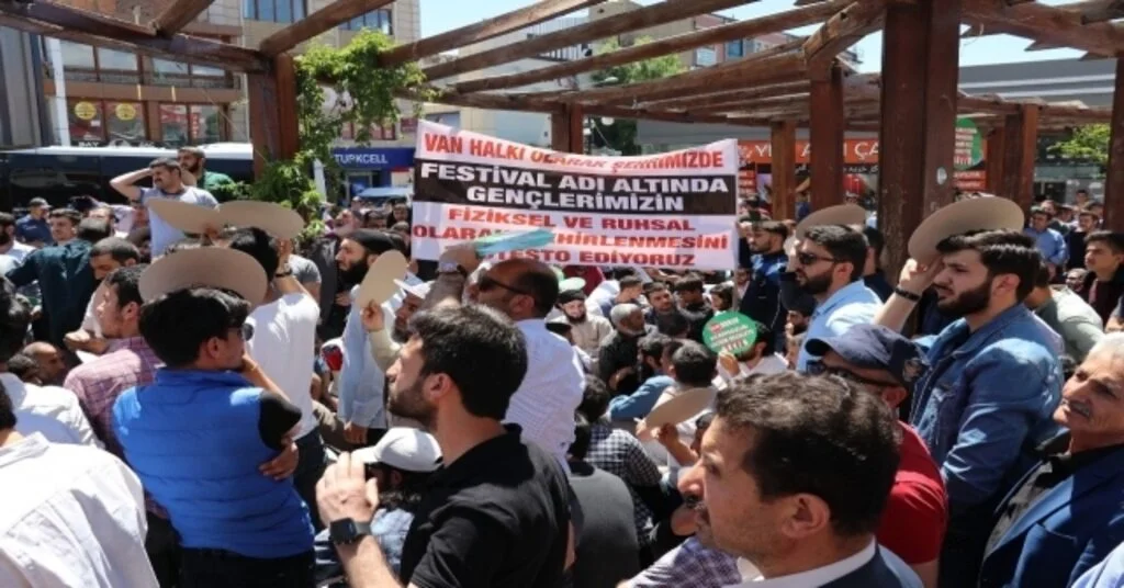 Gezgin Feste Stklardan Tepki