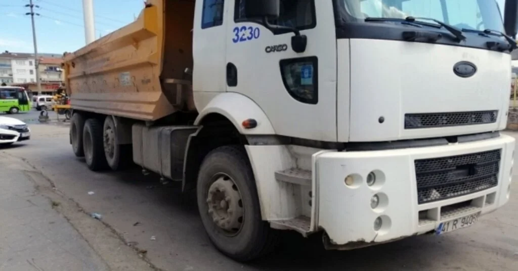 Hafriyat Kamyonunun Çarptığı Adam Hayatını Kaybetti
