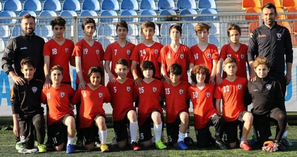İLK DEVREYİ NAMAĞLUP TAMAMLADI