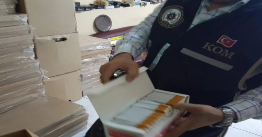 İzmirde Kaçak Sigara Operasyonu